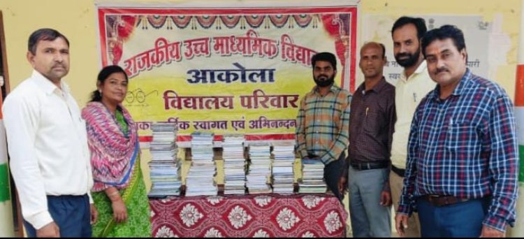 साहित्यकार राजकुमार जैन राजन ने पुस्तकालयों में 77 हजार मूल्य की बालसाहित्य की 612 पुस्तकें भेंट की।
