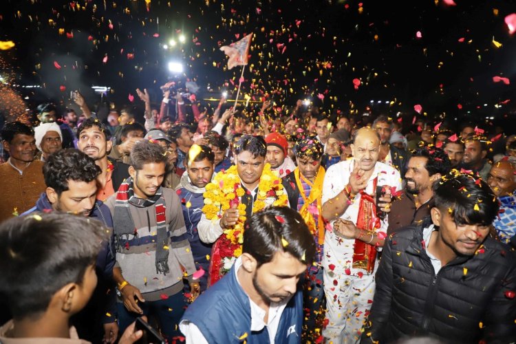 विधायक आक्या को जीत की बधाईयां देने वालों का लगा तांता,  बोले: ये विधानसभा क्षैत्र की जनता की जीत।