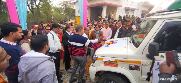 विकसित भारत संकल्प यात्रा का रथ आज सुबह कपासन क्षेत्र के निम्बाहेडा़ व बालारडा़ ग्राम पंचायत पहुंचा ओर वहां केंद्र सरकार की सभी योजनाओं की जानकारी आम नागरिकों को दी