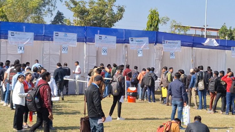 मेवाड़ यूनिवर्सिटी में लगा मेगा जॉब फेयर, उमड़े हजारों विद्यार्थी   फेयर में 100 से ज्यादा नेशनल और मल्टीनेशनल कंपनियों ने मौके पर पहुंचकर विद्यार्थियों के इंटरव्यू लिए।