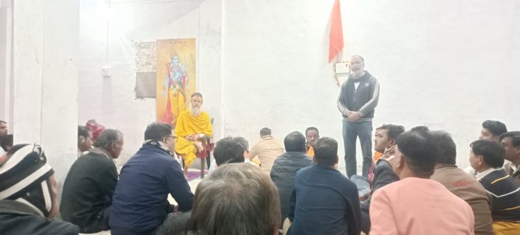 *अयोध्या से आए निमंत्रण, पत्रक पीले चावल( पूजित अक्षत कलश ) को मेवाड़ महामंडलेश्वर स्वामी श्री श्री १००८ श्री चेतन दास जी महाराज के सानिध्य में हर गांव गांव पहुंचा रहे बजरंगी*