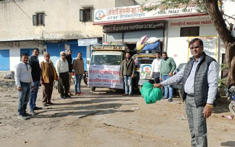 एटीबीएफ नेकी की दीवार पर पहुचे करीब 40 हजार जोड़ी कपड़े, अब गांव गांव वितरित कर जरूरतमंदों की कर रहे मदद।