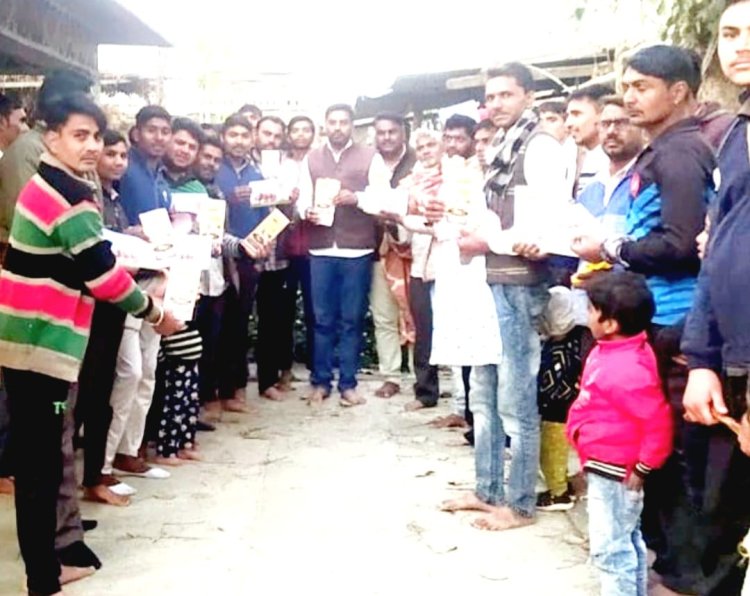 विहिप बजरंग दल द्वारा 21 जनवरी 2024 शोभायात्रा को लेकर पीले चावल के साथ निमंत्रण पत्र दिए।