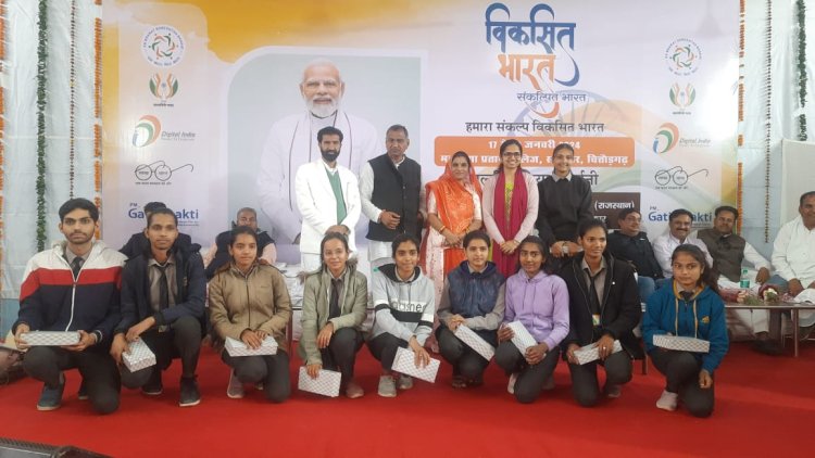 विकसित भारत संकल्पित भारत मल्टीमीडिया प्रदर्शनी का हुआ शुभारंभ प्रदर्शनी में सुकन्या समृद्धि योजना तथा स्वनिधी योजना,मुद्रा लोन के लाभार्थियो को पासबुक एवं ऋण वितरण
