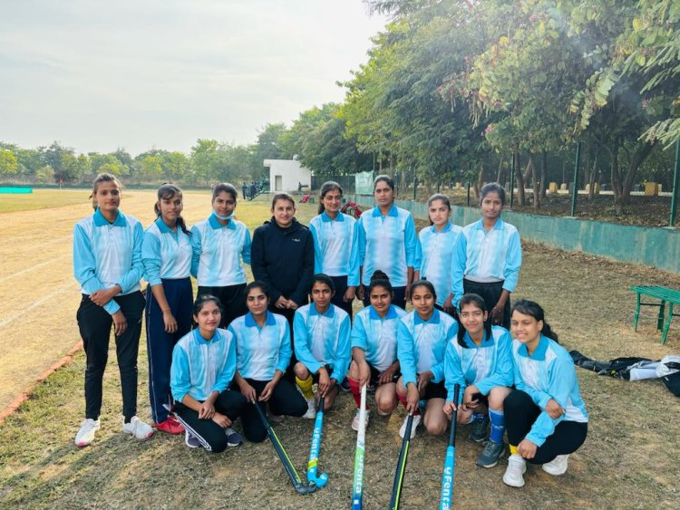 वेस्ट जोन हॉकी चैम्पियनशिप की विजेता टीम खिलाड़ियों को वीसी ने किया सम्मानित     वीसी-11 ने 1-0 से रजिस्ट्रार-11 को किया पराजित।