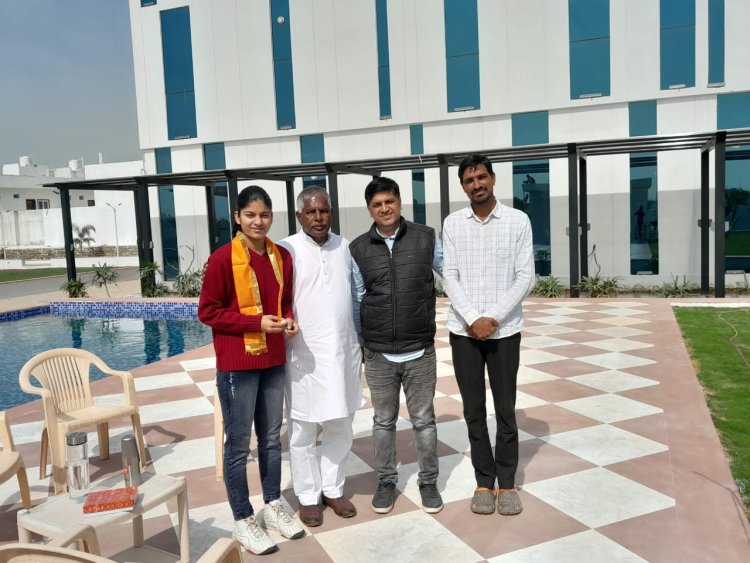 चितौड़गढ़ की बेटी ने बास्केटबॉल में जीता स्वर्ण पदक, कप्तान यशिता कंवर बनीं प्लेयर ऑफ द टूर्नामेंट पूर्व राज्यमंत्री  जाड़ावत से लिया आशीर्वाद
