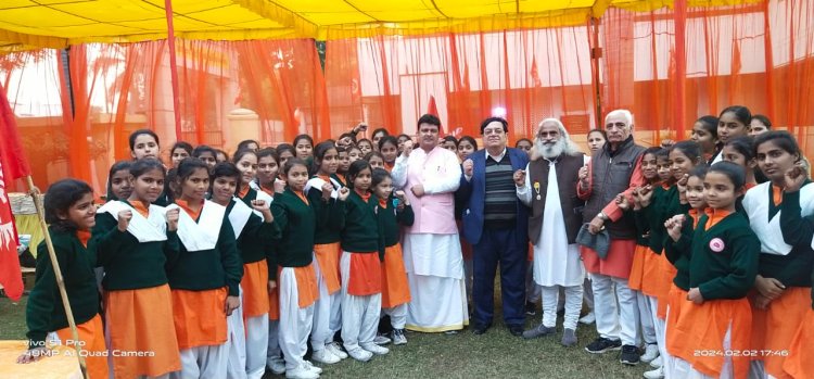 त्रिदिवसीय विराट आर्य महासम्मेलन का द्वितीय दिवस     मनुष्य का चरमोत्कर्ष लक्ष्य मोक्ष प्राप्ति-डा महावीर अग्रवाल     *पतंजलि के अष्टांग योग को अपनाकर परमात्मा का साक्षात्कार संभव-स्वामी आर्यवेश*     *दुनियां के लोगों उठो,जागो और लक्ष्य को प्राप्त करो- माया प्रकाश*