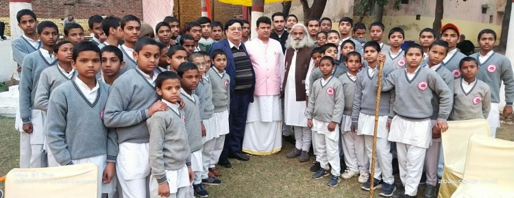 त्रिदिवसीय विराट आर्य महासम्मेलन का द्वितीय दिवस     मनुष्य का चरमोत्कर्ष लक्ष्य मोक्ष प्राप्ति-डा महावीर अग्रवाल     *पतंजलि के अष्टांग योग को अपनाकर परमात्मा का साक्षात्कार संभव-स्वामी आर्यवेश*     *दुनियां के लोगों उठो,जागो और लक्ष्य को प्राप्त करो- माया प्रकाश*