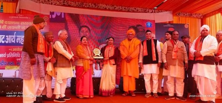 त्रिदिवसीय विराट आर्य महासम्मेलन का द्वितीय दिवस     मनुष्य का चरमोत्कर्ष लक्ष्य मोक्ष प्राप्ति-डा महावीर अग्रवाल     पतंजलि के अष्टांग योग को अपनाकर परमात्मा का साक्षात्कार संभव-स्वामी आर्यवेश     दुनियां के लोगों उठो,जागो और लक्ष्य को प्राप्त करो- माया प्रकाश