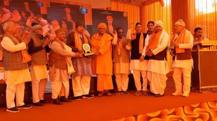त्रिदिवसीय विराट आर्य महासम्मेलन का द्वितीय दिवस     मनुष्य का चरमोत्कर्ष लक्ष्य मोक्ष प्राप्ति-डा महावीर अग्रवाल     पतंजलि के अष्टांग योग को अपनाकर परमात्मा का साक्षात्कार संभव-स्वामी आर्यवेश     दुनियां के लोगों उठो,जागो और लक्ष्य को प्राप्त करो- माया प्रकाश