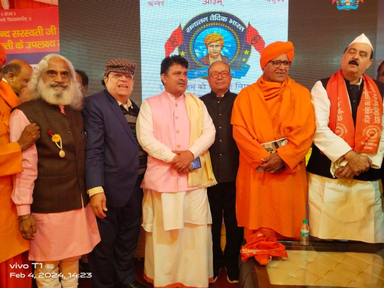त्रिदिवसीय विराट आर्य महासम्मेलन धूमधाम से संपन्न*     *आज भी महर्षि दयानन्द की बातों को आत्मसात करेंगे तो भारत विश्वगुरू बनेगा-डा वीके सिंह*     *वेद रूपी समुन्द्र में जितने गोते लगाओगे उतनी बार मोती मिलेगा-सांसद डा सत्य पाल