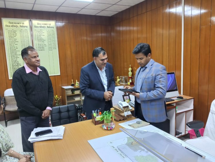 फव्वारा संयंत्र के लिए कृषकों को अनुदान भुगतान की प्रक्रिया प्रारंभ     जिला कलक्टर द्वारा टेबलेट के माध्यम से प्रोसेस किया गया