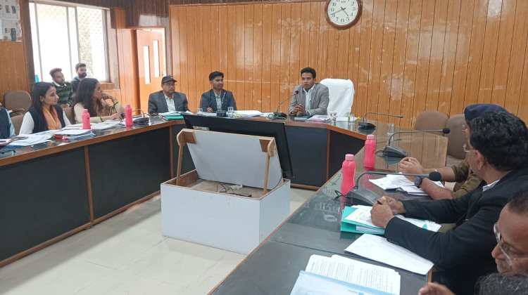 लोकसभा आम चुनाव 2024     जिला निर्वाचन अधिकारी ने ली विभिन्न चुनाव प्रकोष्ठों के प्रभारी एवं सहायक प्रभारी की बैठक