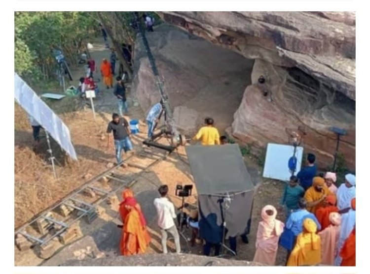 स्वामी दयानंद सरस्वती के जीवन पर फीचर फिल्म: *नर्मदापुरम के आदमगढ़ की पहाड़ियों पर हुई शूटिंग, शिष्यों को पढ़ाया पाठ* रविंद्र आर्य