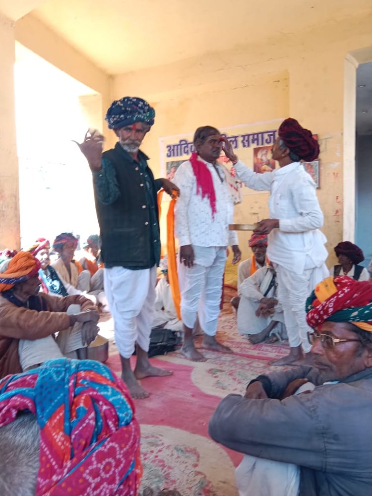 पिपली अहिरान कालिका माता मंदिर परिसर में दो दर्जन से अधिक गांवों के आदिवासी भील समाजजनों ने कि मीटिंग आयोजित 