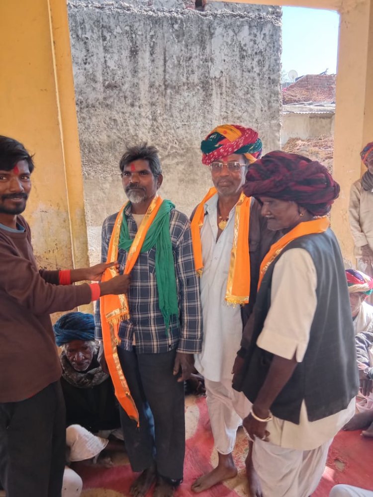 पिपली अहिरान कालिका माता मंदिर परिसर में दो दर्जन से अधिक गांवों के आदिवासी भील समाजजनों ने कि मीटिंग आयोजित 
