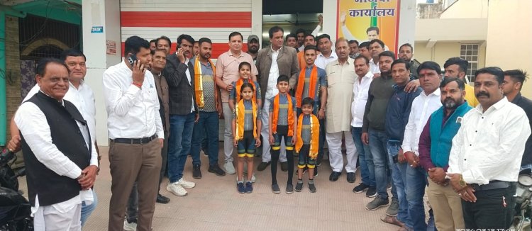 राष्ट्रीय रोलर स्केटिंग चेम्पियनशिप में भाग लेंगे निम्बाहेड़ा के 6 खिलाड़ी* *रवाना होने से पहले विधायक कृपलानी से लिया आशीर्वाद