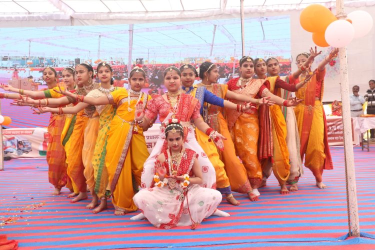 प्रधानमंत्री का लाभार्थी संवाद कार्यक्रम     जिला स्तर पर शहीद मेजर नटवर सिंह शक्तावत राजकीय उच्च माध्यमिक विद्यालय सहित सभी विधानसभाओं में हुआ कार्यक्रम