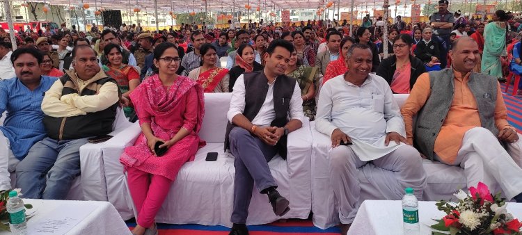 प्रधानमंत्री का लाभार्थी संवाद कार्यक्रम     जिला स्तर पर शहीद मेजर नटवर सिंह शक्तावत राजकीय उच्च माध्यमिक विद्यालय सहित सभी विधानसभाओं में हुआ कार्यक्रम