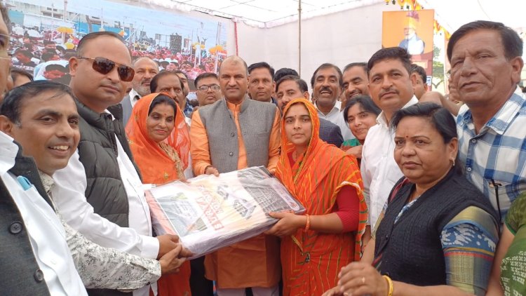 प्रधानमंत्री का लाभार्थी संवाद कार्यक्रम     जिला स्तर पर शहीद मेजर नटवर सिंह शक्तावत राजकीय उच्च माध्यमिक विद्यालय सहित सभी विधानसभाओं में हुआ कार्यक्रम
