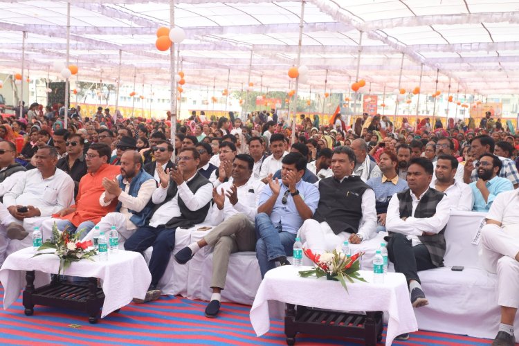 प्रधानमंत्री का लाभार्थी संवाद कार्यक्रम     जिला स्तर पर शहीद मेजर नटवर सिंह शक्तावत राजकीय उच्च माध्यमिक विद्यालय सहित सभी विधानसभाओं में हुआ कार्यक्रम