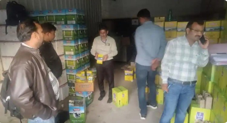 जयपुर में अमूल-कृष्णा और लोटस के नाम से मिलावटी घी:सीएमएचओ की टीम ने गोदाम पर रेड मारकर पकड़ा 9 हजार किलो नकली घी