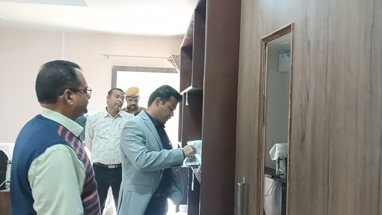 जिला कलक्टर ने किया नगर विकास न्यास का औचक निरीक्षण अभियान चलाकर आवेदनों का शीघ्र निस्तारण करने के निर्देश दिए