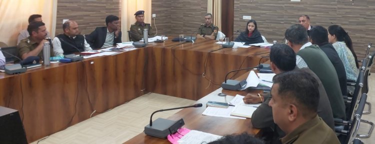 उपखंड अधिकारियों, पुलिस उपाधीक्षकों एवं प्रवर्तन एजेंसियों के अधिकारियों के साथ बैठक संपन्न
