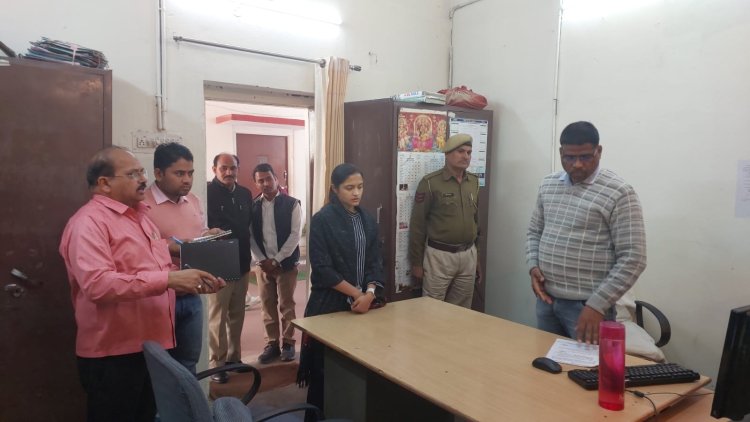 जिला कलेक्टर ने किया कलेक्ट्रेट के विभिन्न अनुभागों का औचक निरीक्षण