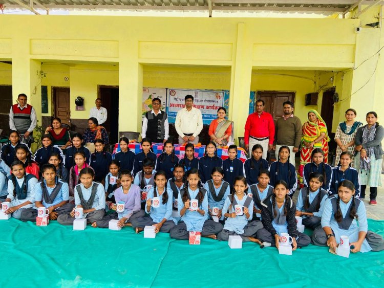 बेटी बचाओं बेटी पढाओं’’ योजनान्तर्गत बालिकाओं को मिले ट्रैक सूट