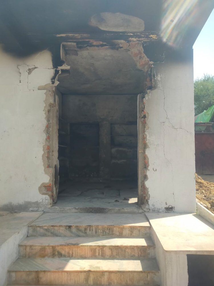 देर रात्रि में शॉर्ट सर्किट से किराना व्यवसाई राजू रेगर की दुकान में चार लाख का सामान हुआ राख ।