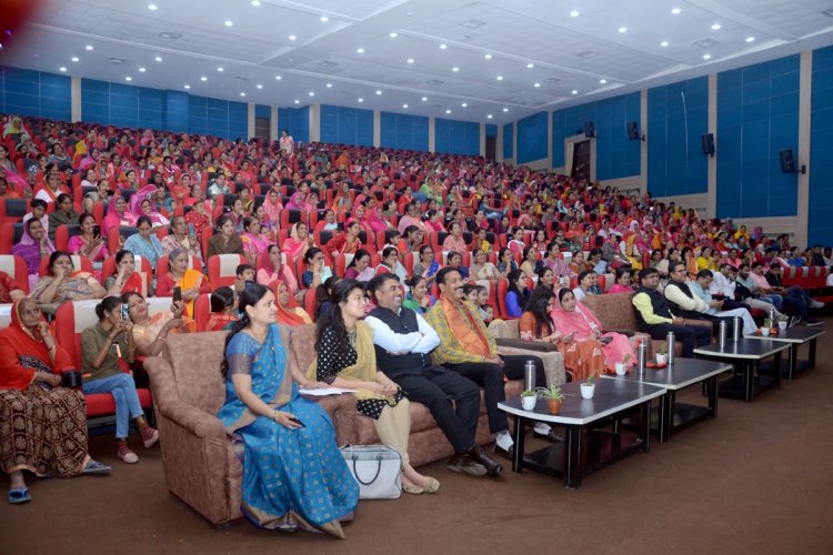 अन्तर्राष्ट्रीय महिला दिवस का जिला स्तरीय समारोह इंदिरा गांधी प्रियदर्शनी ऑडिटोरियम में हुआ कार्यक्रम