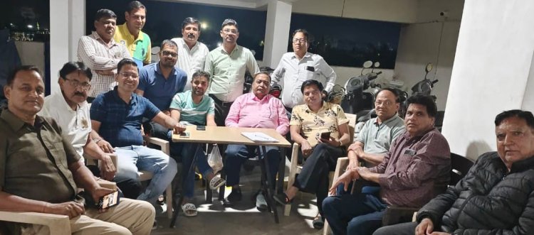 शिवालिक विहार विकास समिति कि बैठक मे होली मिलन समारोह मनाने का निर्णय लिया।