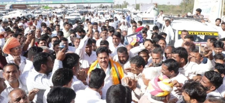 आंजना के जिले मे प्रवेश पर गंगरार टोल पंहुचा सेकड़ो वाहनों का काफिला हजारों कांग्रेसजनों ने आंजना का भव्य स्वागत अभिनंदन किया।