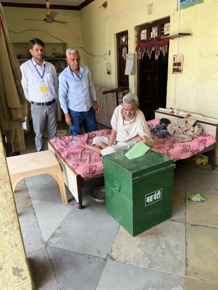 होम वोटिंग के पहले दिन वरिष्ठ नागरिकों और दिव्यांग मतदाताओं में दिखा भारी उत्साह     लोकसभा क्षेत्र में कुल 743 मतदाताओं ने किया मतदान     चुनाव आयोग के नवाचार को सराहा