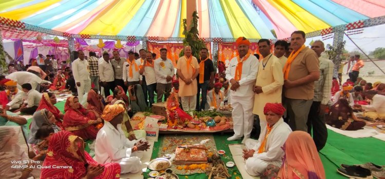 क्षत्रिय कुमावत समाज का द्वितीय तुलसी विवाह एवं सामूहिक विवाह सम्मेलन संपन्न नव विवाहित दंपतियों को आशीर्वाद देने पहुंचे भाजपा नेता