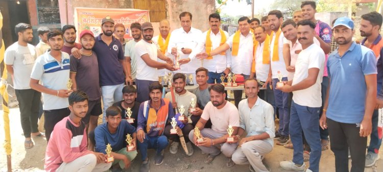 खेलों को सदैव खेल भावना के साथ खेलना चाहिए- विधायक कृपलानी पांच दिवसीय नरसिंहगढ़ पंचायत प्रीमियर लीग का हुआ समापन