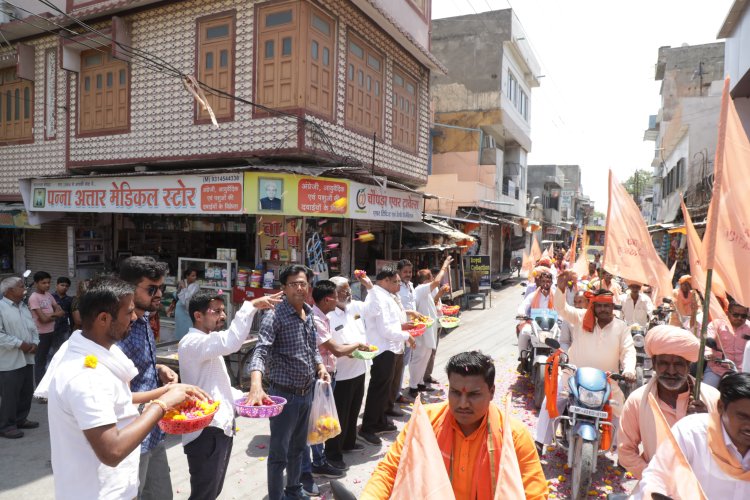 पूर्व सहकारिता मंत्री आंजना की ओर से कांग्रेस जनों ने योगी नाथ समाज द्वारा निकाली गई वाहन रैली का पुष्प वर्षा कर किया आत्मीय स्वागत एवं अभिनंदन