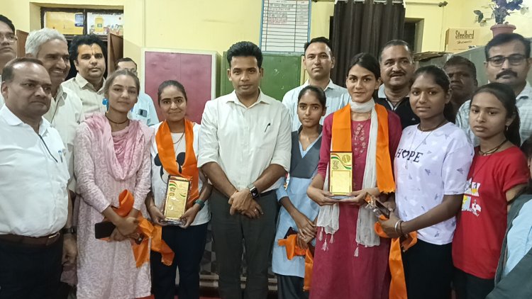 जिला कलक्टर ने निंबाहेड़ा में की बिजली, पेयजल एवं स्वास्थ्य सेवाओं की समीक्षा मेधावी विद्यार्थियों का किया सम्मान