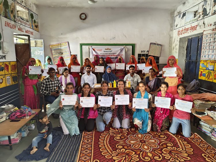  बैंक ऑफ बड़ौदा (ग्रामीण स्वराजेगार प्रशिक्षण संस्थान) द्वारा महिलाओं ने साबुन, सर्फ और घरेलु सामग्री बनाने का लिया प्रशिक्षण 