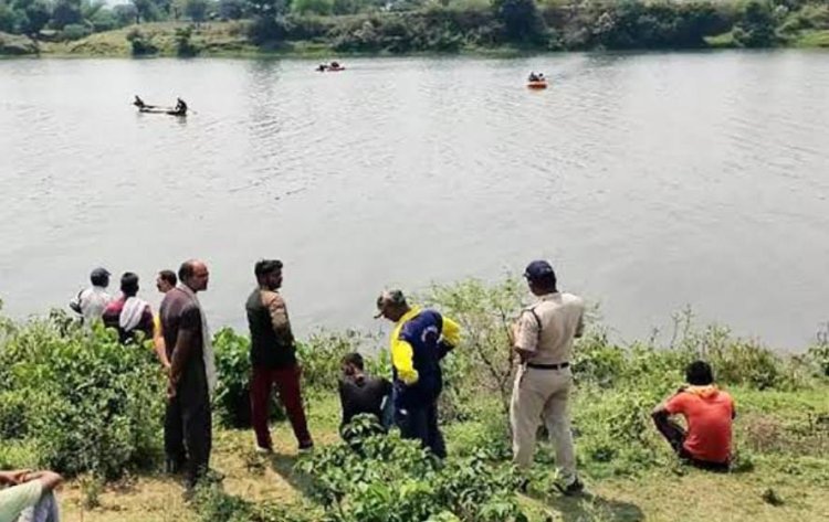 दसवीं में 66% नंबर आए,छात्रा ने नहर में लगाई छलांग:बचाने के लिए बाइक सवार भी कूदा; डूबने से बचाया, कम मार्क्स आने से डिप्रेशन में थी