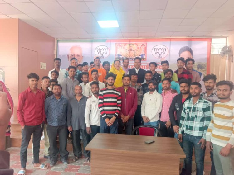विधायक आक्यां ने अपने कार्यालय पर लोकसभा चुनाव मतगणना का परिणाम लाइव देखने तथा अल्पाहार की व्यवस्था रखी है समस्त मोदी भक्त जरूर पहुंचे सुबह 8:00 बजे 