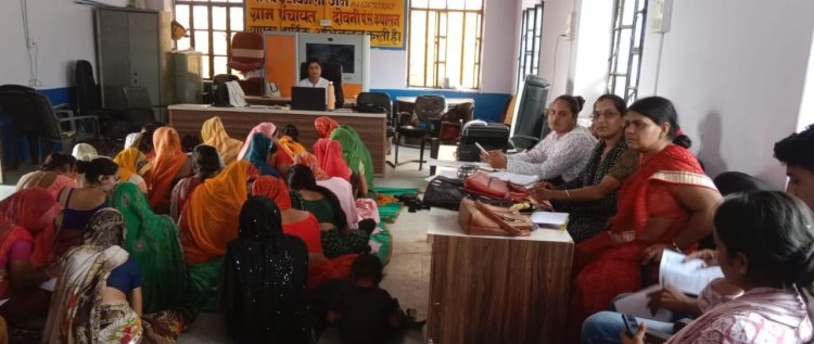 बैंक ऑफ बड़ौदा (ग्रामीण स्वरोजगार प्रशिक्षण संस्थान) द्वारा पेपर कवर, लिफाफा और फाइल बनाने के निःशुल्क प्रशिक्षण का शुभारम्भ हुआ गांव दोवनी में