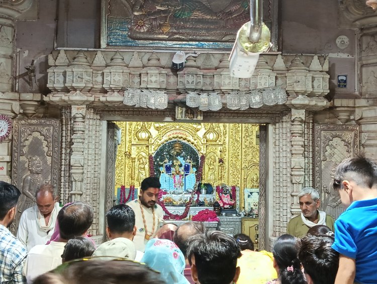 सांवरिया सेठ के दो चरणों कि गणना हुई पुरी  10 करोड़ 28 लाख 16 हजार रूपए कुल प्राप्त हुए। शेष गणना कल होगी