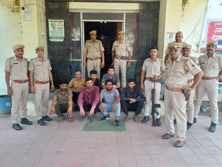 पुलिस थाना गंगरार क्षेत्र में किंग्स वाटर पार्क नेशनल हाईवे सरहद सोनियाणा पर हुई तोड़ फोड़, लुट व गैंगवार की घटना को लेकर पुलिस द्वारा त्वरित कार्यवाही करते हुए 07 व्यक्तियो को गिरफ्तार कर घटना में प्रयुक्त जे.सी.बी. मशीन व ब्रेजा कार को जप्त कर, मुल्जिमान को तीन दीन के पुलिस रिमाण्ड पर लिया गया तथा अन्य नामजद वांछित मुल्जिमान की तलाश हेतु विशेष टीमो का गठन कर तलाश में रवाना किया गया।
