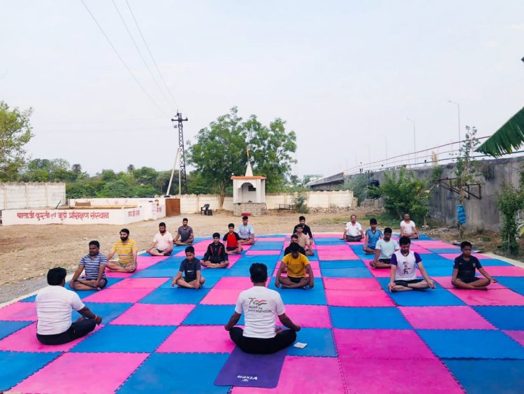 योग दिवस पर बालाजी व्यायाम शाला में हुआ योग 
