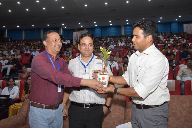 ‘मुख्यमंत्री रोजगार उत्सव 2024’*     जिले में इंदिरा प्रियदर्शनी ऑडिटोरियम में 590 नवनियुक्त कार्मिकों का किया स्वागत_