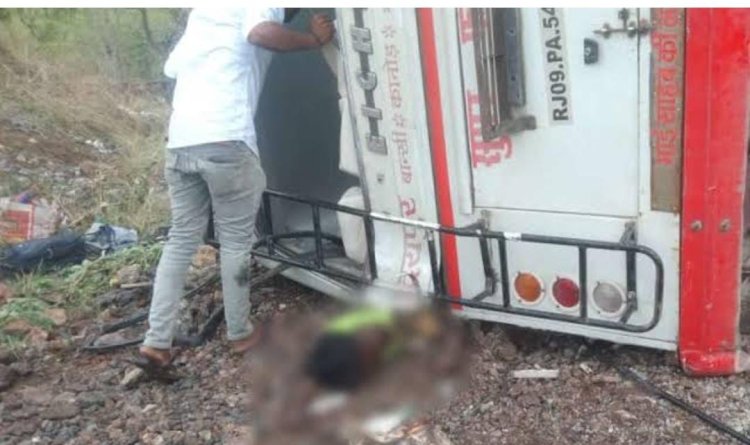 जानवर सामने आया तो लोक-परिवहन बस पलटी, 2 की मौत:27 यात्री हुए घायल, 7 को किया रेफर; उदयपुर से प्रतापगढ़ जा रही थी  प्रतापगढ़