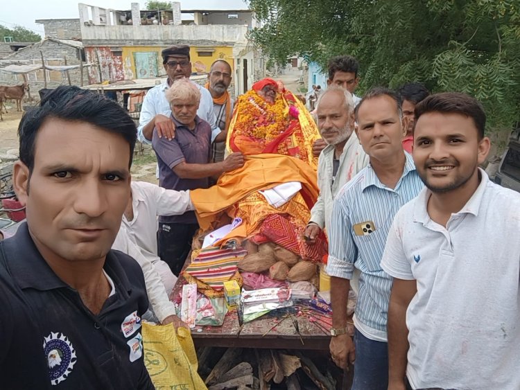 ग्राम भट्ठकोटड़ी में वानर राज की निकाली बैंड बाजे के साथ अंतिम शव यात्रा