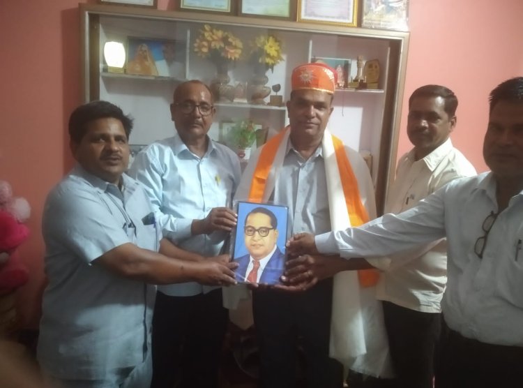 नर्सिंग अधीक्षक पद पर पदोन्नत होने पर भारतीय दलित साहित्य अकादमी ने किया छगन लाल जीनगर का किया अभिनन्दन  